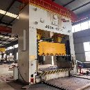 山东工厂刚刚买下高锻500吨闭式双点。九九成新，有效.